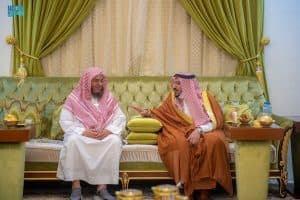 أمير القصيم يزور العلماء في منازلهم ويهنئهم بحلول شهر رمضان المبارك
