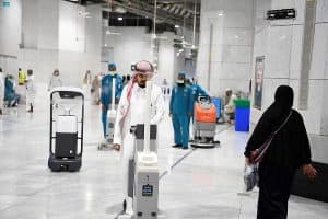 70 فرقة تعمل على مدار الساعة لتعقيم المسجد الحرام