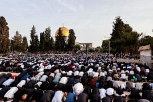 200 ألف مصلٍّ يؤدون صلاة عيد الفطر في المسجد الأقصى