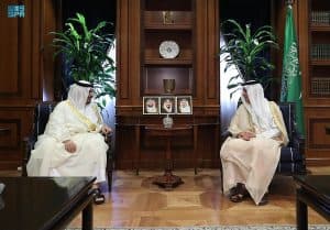 وزير الدولة للشؤون الخارجية يستقبل سفير البحرين