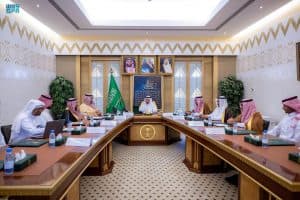 سمو أمير القصيم يرأس اجتماعاً لعرض التصوّر الخاص بتوثيق تاريخ المنطقة