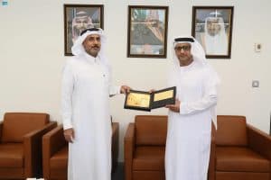 مدير عام الأرشيف والمكتبة الوطنية بالإمارات يزور مكتبة الملك فهد الوطنية