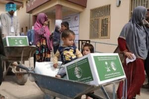 مركز الملك سلمان للإغاثة يوزع 200 سلة غذائية في مديرية سيدكرم بأفغانستان