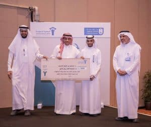 الدكتور العوفي يحصل على جائزة جستن للتميز من جامعة الملك سعود