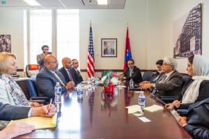 وزير التجارة يلتقي بوزيرة التجارة الأمريكية في واشنطن ويبحثان سبل تعزيز الشراكة الاقتصادية