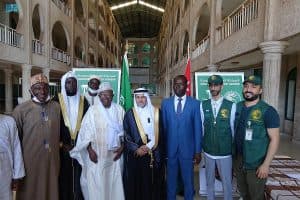 مركز الملك سلمان للإغاثة يسلّم 25 طنا من التمور هدية المملكة لتوغو