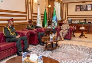 رئيس هيئة الأركان العامة يستقبل الملحق العسكري السوداني الجديد والسابق