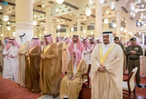 سمو أمير منطقة الرياض بالنيابة يؤدي صلاة الميت على الأمير عبدالرحمن بن ناصر بن عبدالعزيز