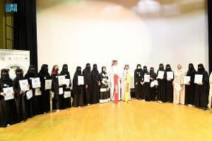 اختتام الدورة الدولية الأولى للإنقاذ والسلامة المائية لفئة السيدات بتبوك