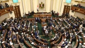 البرلمان المصري يعقد جلسة طارئة ويوافق على تعديل وزاري يشمل 13 حقيبة