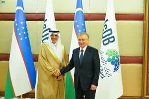 رئيس أوزبكستان ورئيس البنك الإسلامي للتنمية يبحثان تعزيز التعاون بين الجانبين