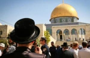 مستوطنون يهود يقتحمون المسجد الأقصى