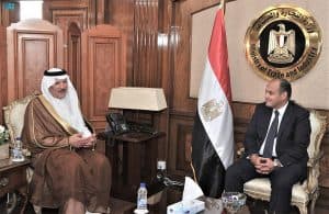 سفير خادم الحرمين لدى مصر يلتقي وزير التجارة والصناعة المصري
