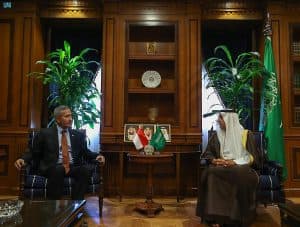 وزير الدولة للشؤون الخارجية يستقبل وزير خارجية سنغافورة