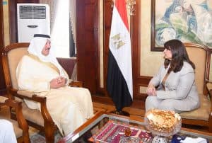 سفير خادم الحرمين لدى مصر يلتقي وزيرة الدولة للهجرة