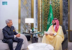 سمو ولي العهد يتسلم رسالة خطية من رئيس وزراء الهند