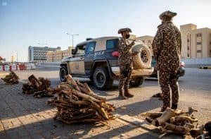 “الأمن البيئي”: ضبط (5) مخالفين لنظام البيئة لنقلهم حطبًا محليًا بالرياض