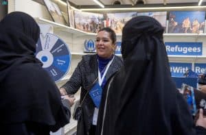 “مفوضية أممية” تسلِّطُ الضوءَ في “كتاب الرياض” على معاناة ١٠٠ مليون نازح قسري