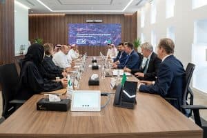 الدكتور القصبي يلتقي قيادةَ مجموعةِ 5i البريطانية