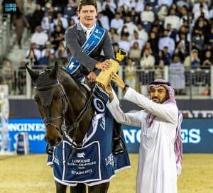 وزير الرياضة يتوج الفائزين بالجائزة الكبرى لجولات لونجين العالمية
