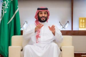 ولي العهد يستقبل لاعبي المنتخب السعودي الأول لكرة القدم