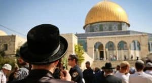 المستوطنون يقتحمون “الأقصى” تحت حماية شرطة الاحتلال