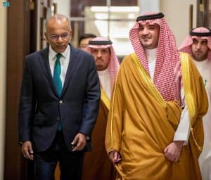 سمو الأمير عبدالعزيز بن سعود يستقبل وزير الشؤون الداخلية السنغافوري