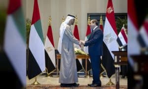 الرئيس المصري ونظيره الإماراتي يشهدان توقيعَ مذكرة تفاهم لإنشاء محطة توليد كهرباء من طاقة الرياح
