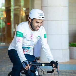 الرحالة فهد اليحيا ينطلق بدراجته من الرياض إلى الدوحة دعماً لمنتخبنا الوطني
