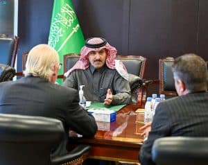 السفير آل جابر يلتقي بالمبعوث الأمريكي إلى اليمن