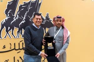 سفير المكسيك يزور مهرجان الملك عبدالعزيز للإبل