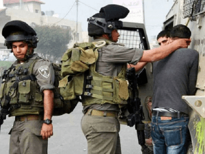 الاحتلال يعتقل سبعة فلسطينيين بالضفة الغربية