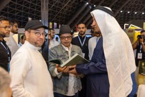 معرض جدة للكتاب يجذب نجوم الفن العربي
