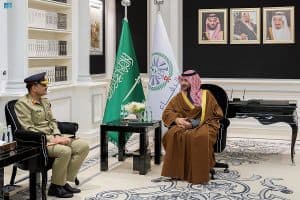 وزير الدفاع يلتقي رئيس أركان الجيش الباكستاني