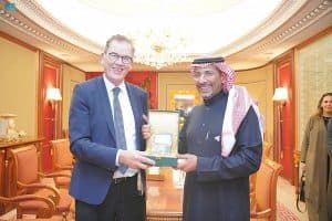 وزير الصناعة يعقد عددًا من الاجتماعات مع نظرائه المشاركين في مؤتمر التعدين الدولي