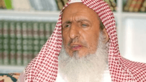 دعا للتمسك بالكتاب العزيز.. مفتي المملكة يستنكر بشدة حرق القرآن بالسويد