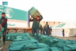 مركز الملك سلمان للإغاثة يواصل توزيع المواد الإغاثية لمتضرري الزلزال في جنديرس بمحافظة حلب
