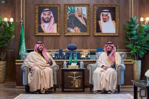 وزير الداخلية يصل عرعر ويلتقي بعدد من المواطنين ومتقاعدي قطاعات الداخلية بمنطقة الحدود الشمالية