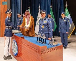 سمو وزير الدفاع يرعى حفل تخريج طلبة كلية الملك فيصل الجوية