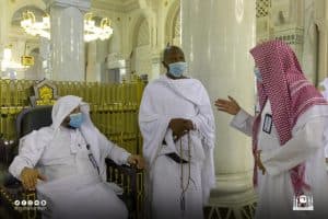 “شؤون الحرمين”: هذه مواقع تلقِّي أسئلة المعتمرين والمصلين والإجابة عنها