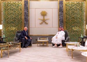 سمو ولي العهد يجتمع مع عضو مجلس الشيوخ الأمريكي السيناتور ليندسي جراهام