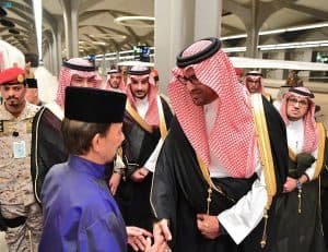 سلطان بروناي دار السلام يصل إلى المدينة المنورة