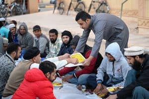 الإفطار الجماعي بعرعر.. عادة أصيلة توارثتها الأجيال بشهر رمضان