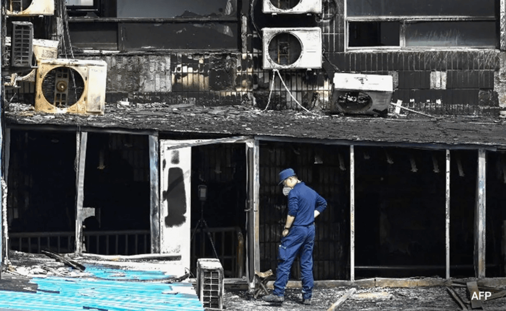 fl8a7e2o_beijing-hospital-fire_625x300_19_April_23