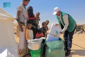 “اغاثي الملك سلمان” يقدم مساعدات إيوائية طارئة للمتضررين من حريق مخيم المفرق بحضرموت