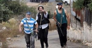 مستوطنون يعتدون على ممتلكات الفلسطينيين ويقلعون أشجارهم ويدهسون أطفالهم
