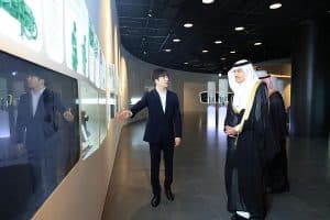 وزير النقل والخدمات اللوجستية يزور مركز سامسونج للابتكار بكوريا الجنوبية