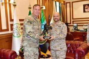 رئيس هيئة الأركان العامة يستقبلُ قائدَ القيادة المركزية الأمريكية