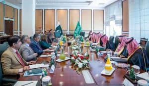 نائب وزير الداخلية يعقد جلسة مباحثات مع وزير مكافحة المخدرات الباكستاني