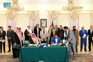 رئيس وزراء باكستان يستقبل نائب وزير الداخلية